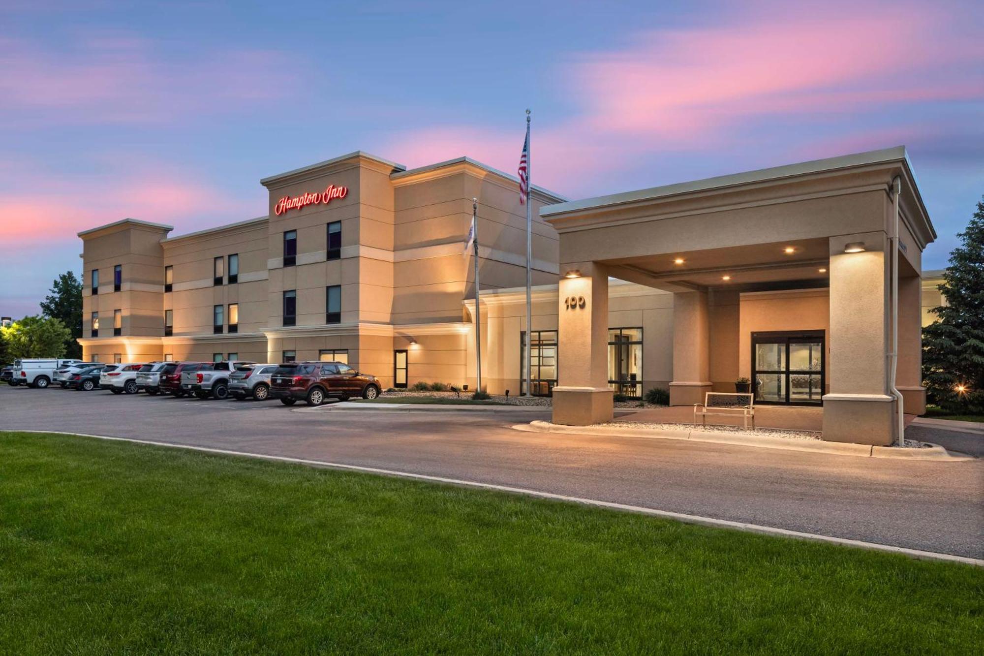 Hampton Inn Fairmont Exterior photo
