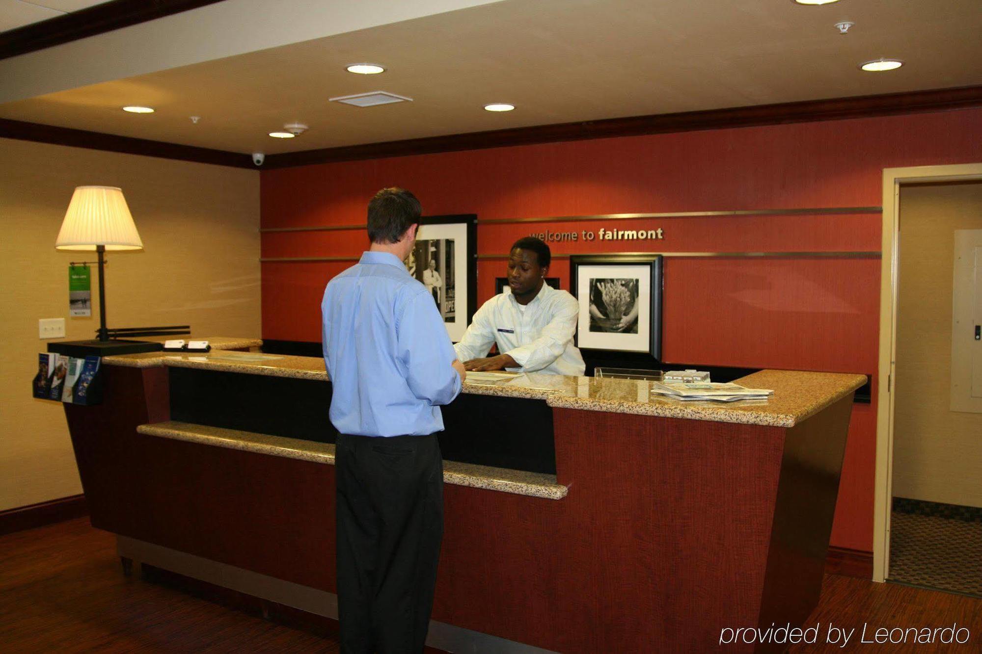 Hampton Inn Fairmont Interior photo