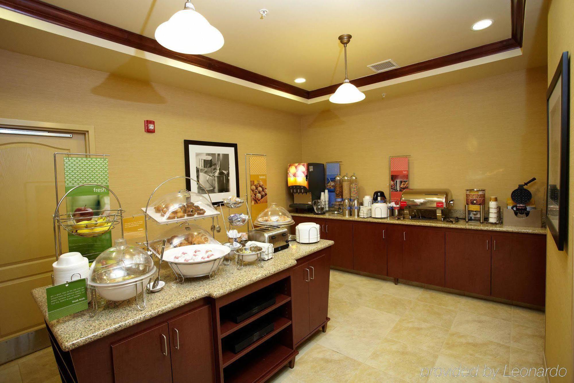 Hampton Inn Fairmont Restaurant photo